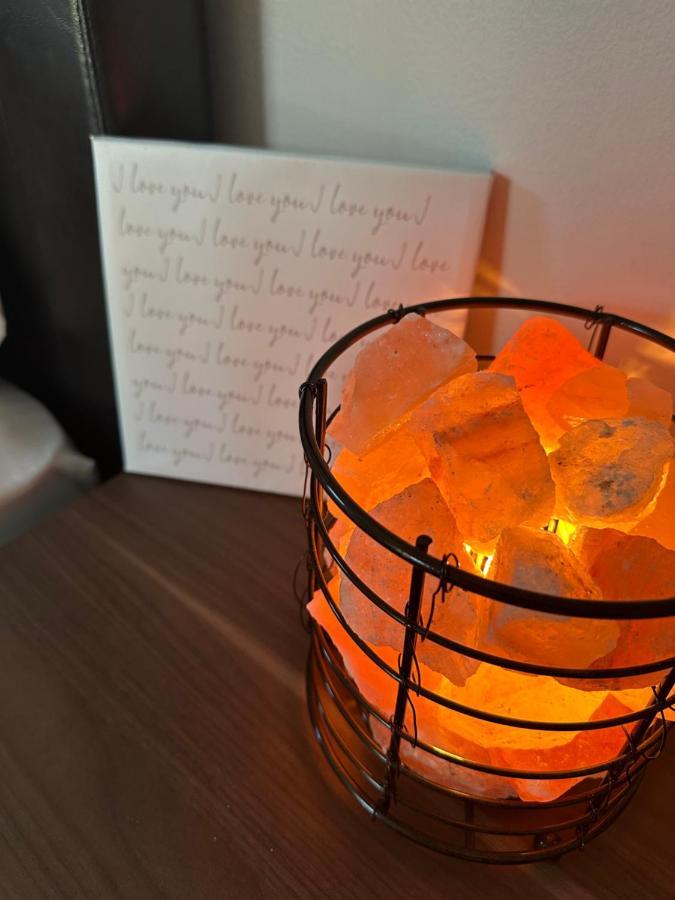 *Cozy, Convenient Boston. Indulge, You Deserve It* Luaran gambar