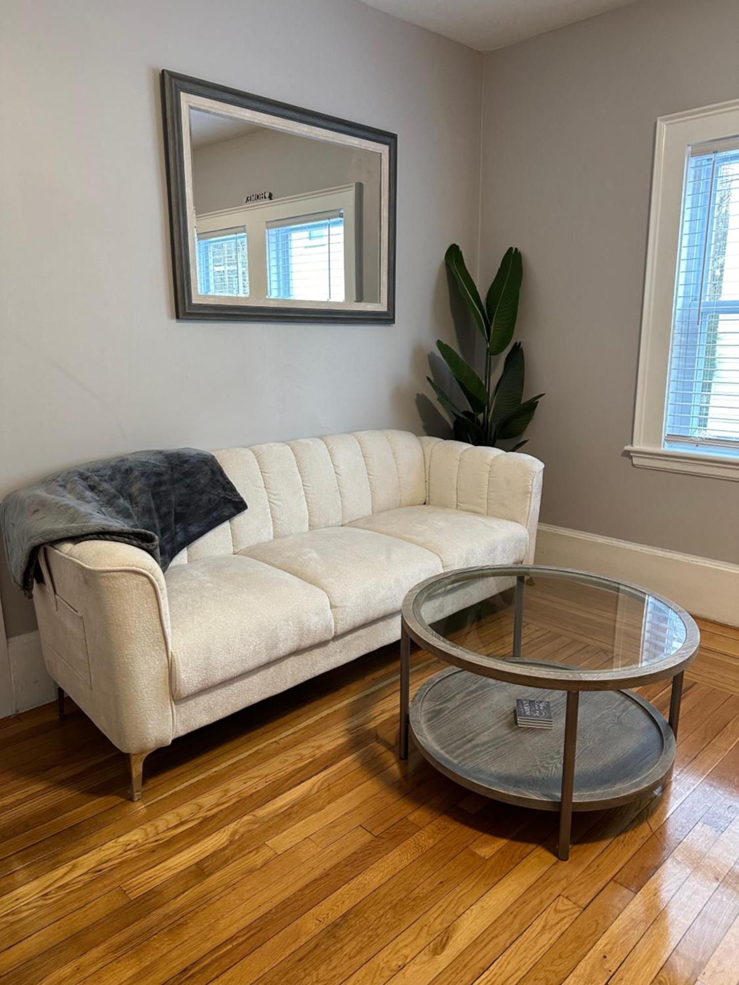 *Cozy, Convenient Boston. Indulge, You Deserve It* Luaran gambar
